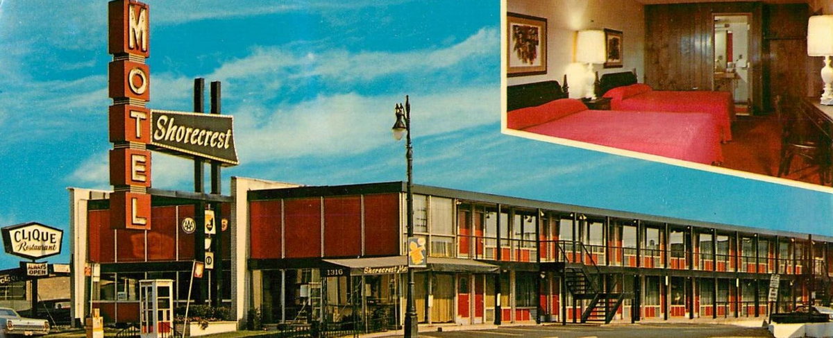 Rivertown Inn & Suites (Carillon Motel) - Vintage Postcard